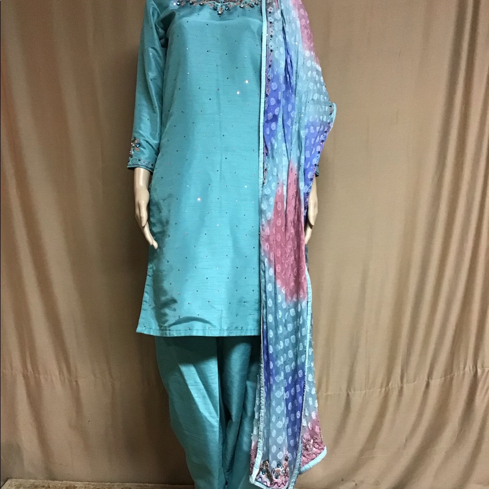 Indian/ Pakistani salwar kameez
